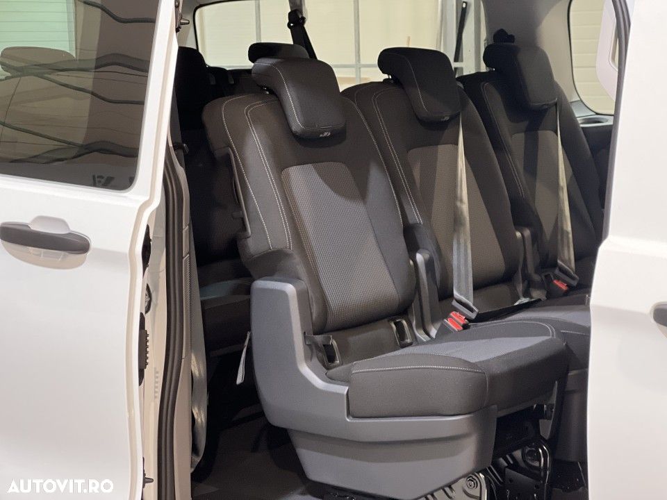 Volkswagen Caravelle - 31