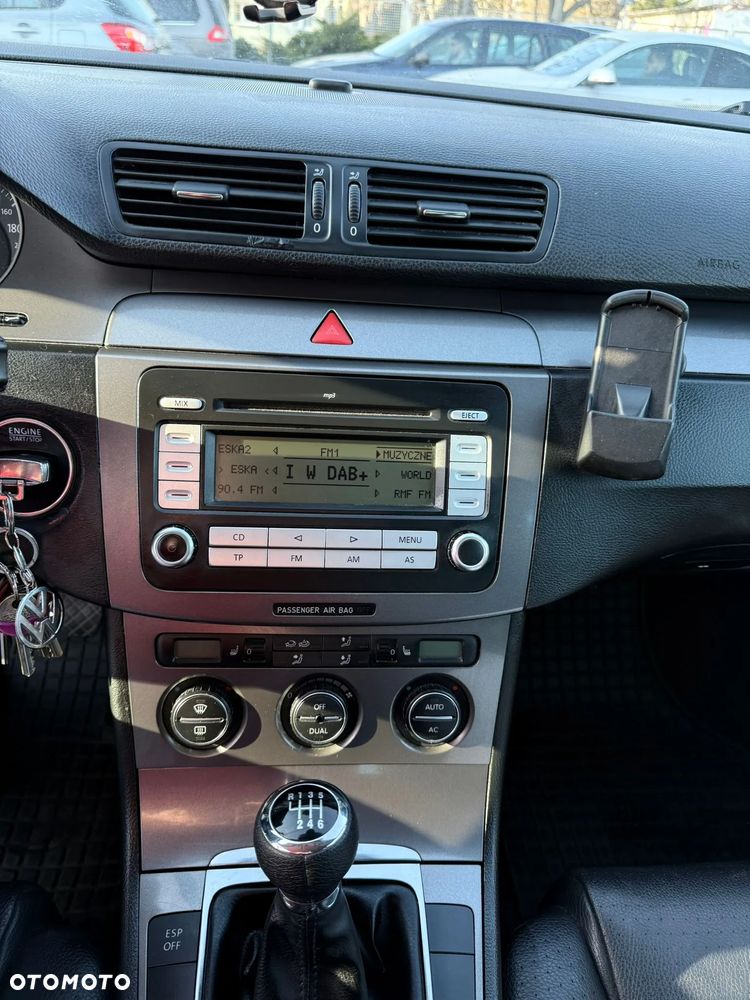 Volkswagen Passat 2.0 TDI DPF Highline - 10