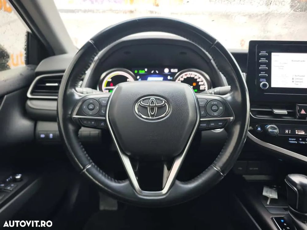Toyota Camry 2.5 Hybrid Business - 24