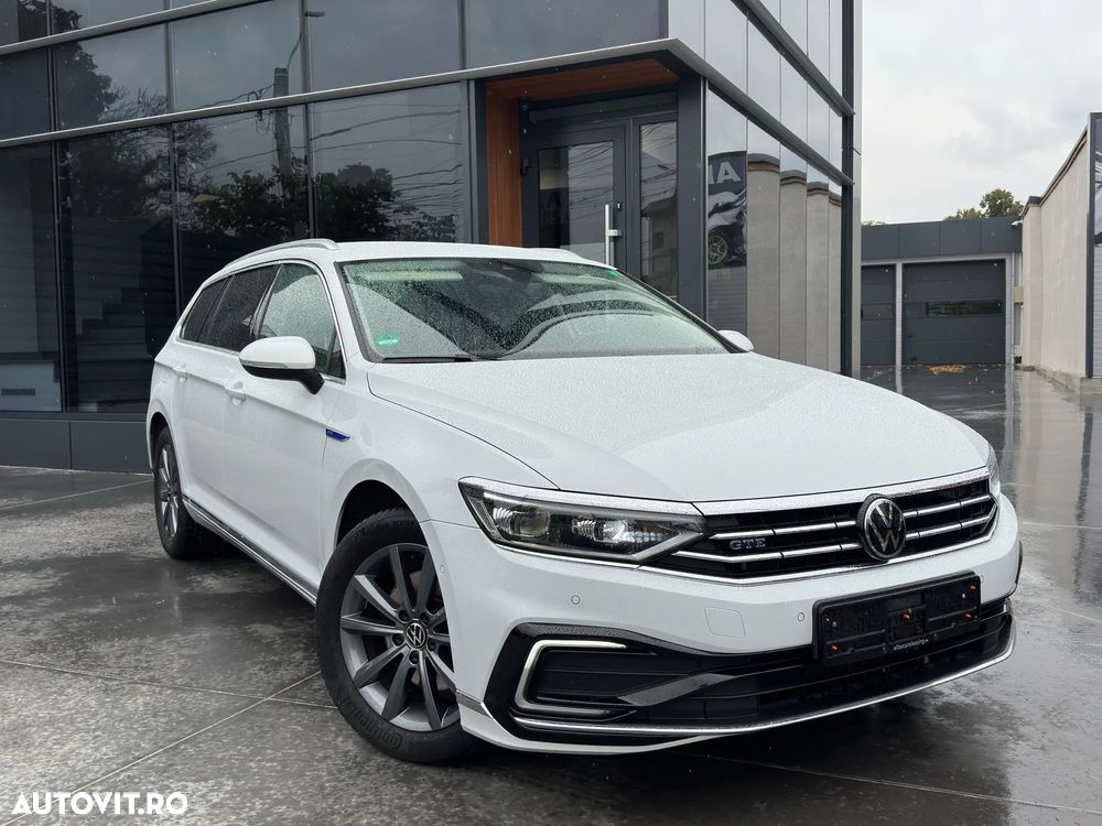 Volkswagen Passat - 1