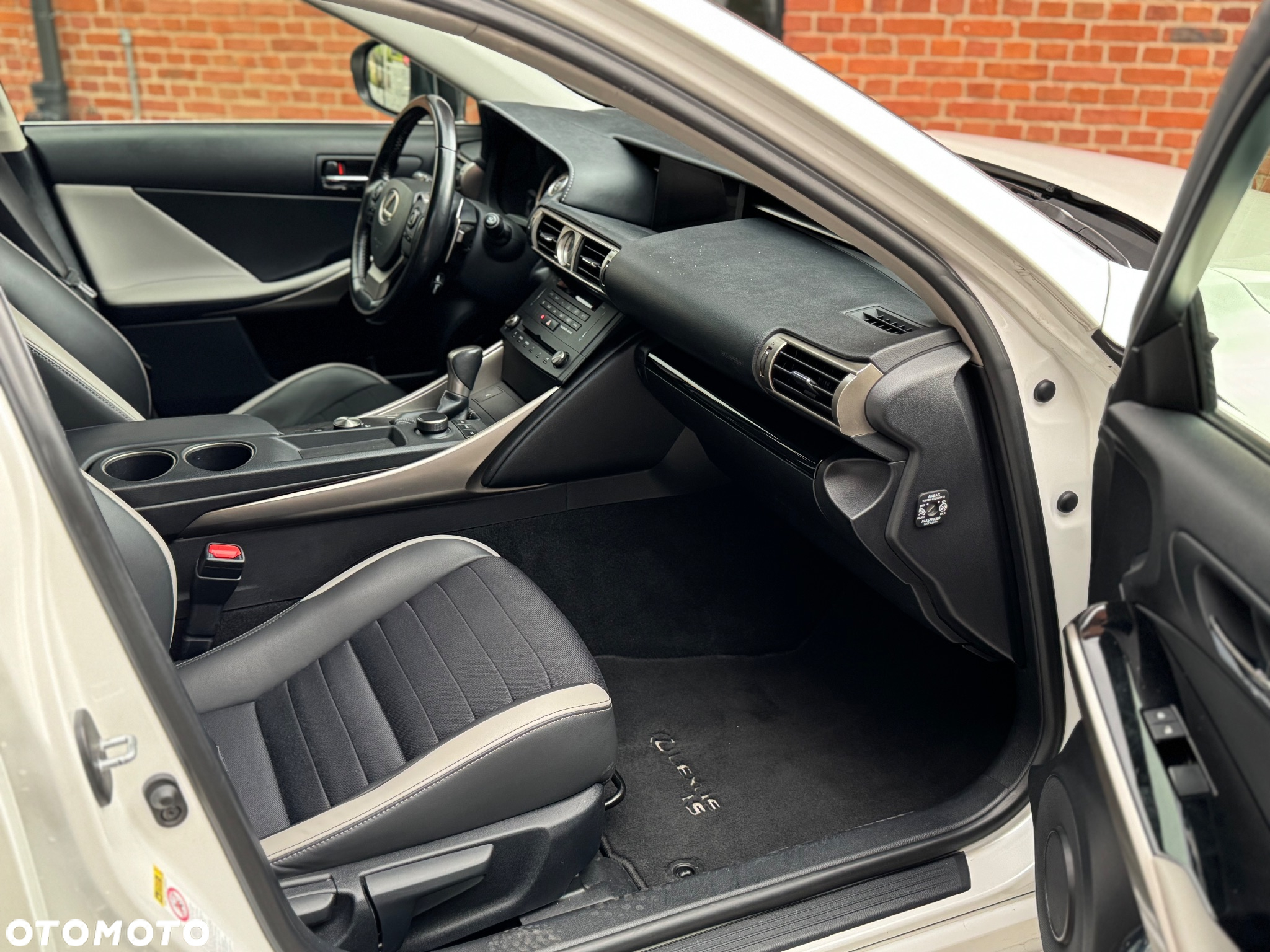 Lexus IS 200t / 300 Elegance - 20