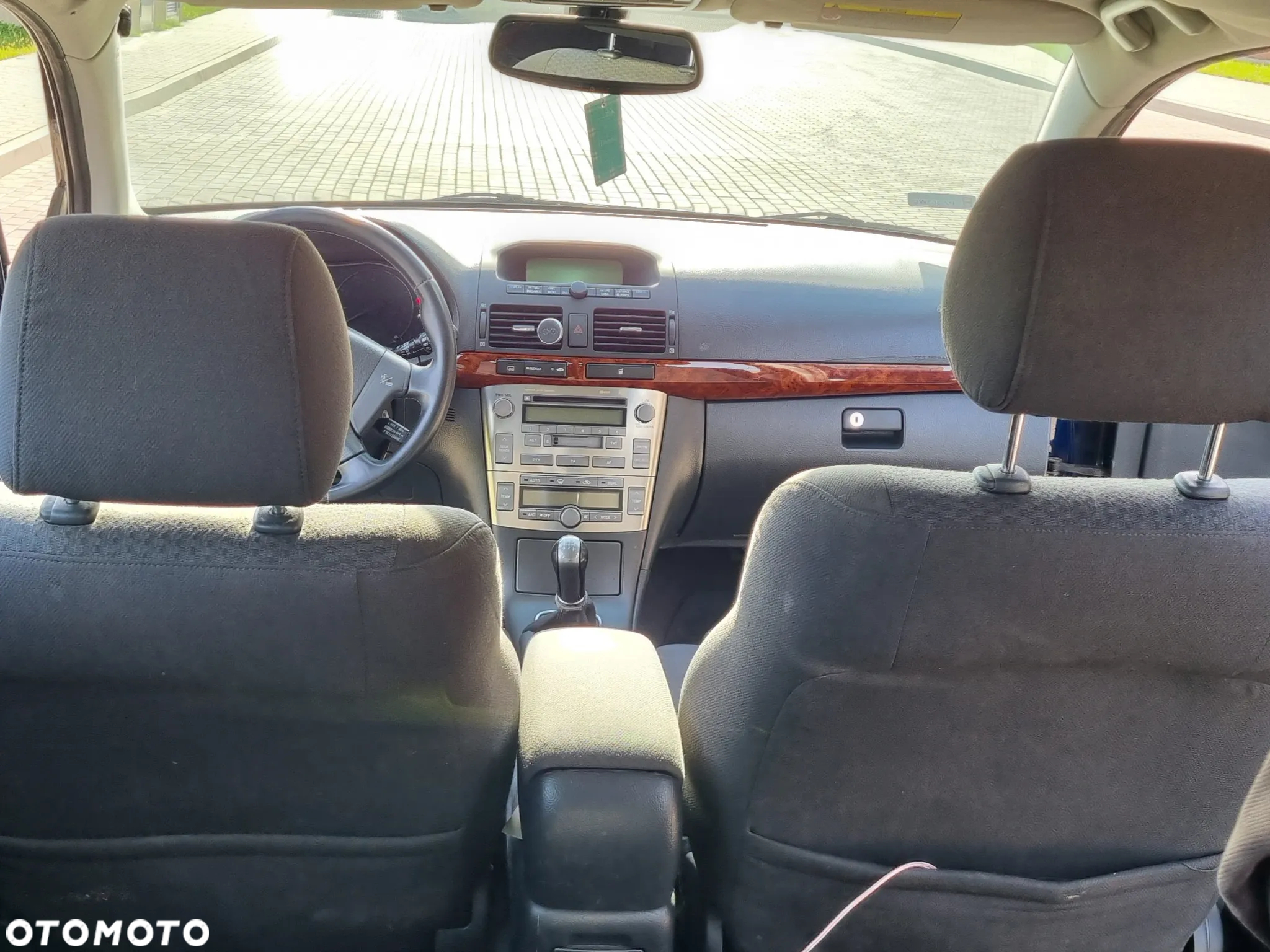 Toyota Avensis - 9