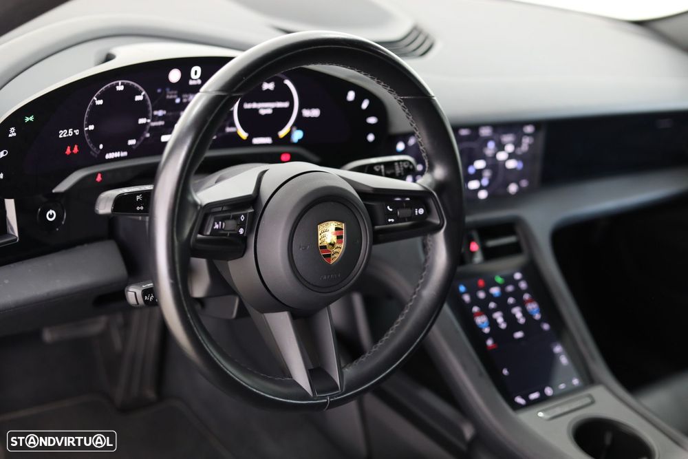 Porsche Taycan Cross Turismo 4 - 32