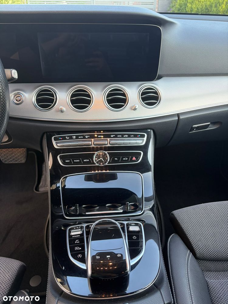 Mercedes-Benz Klasa E 220 d 9G-TRONIC - 12
