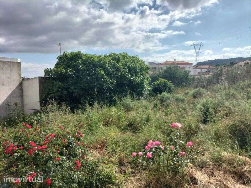 Terreno urbano com projeto para prédio de 4 frações em Alverca - Grande imagem: 5/10
