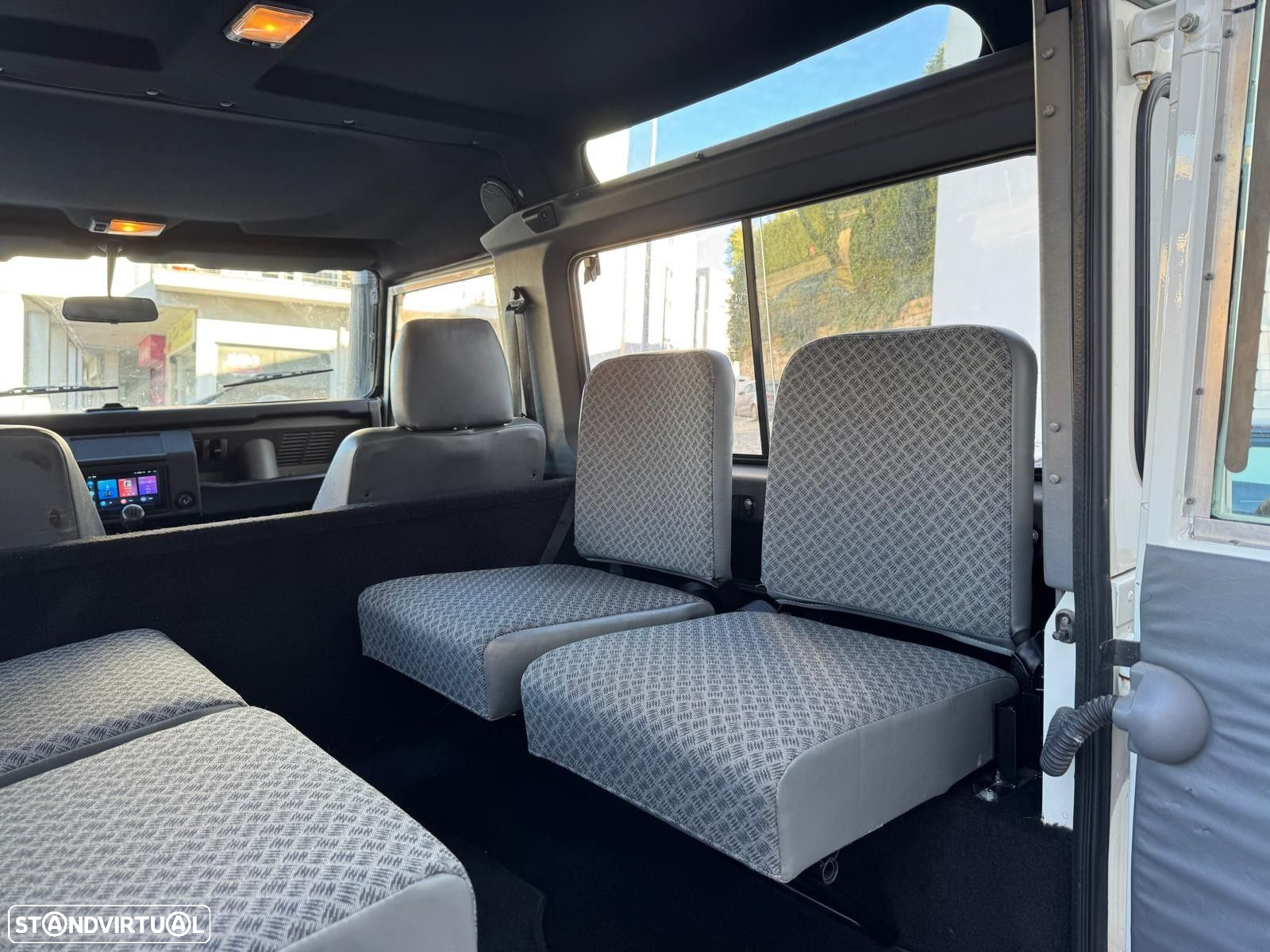 Land Rover Defender 90 2.5 TD5 Metal Top - 12