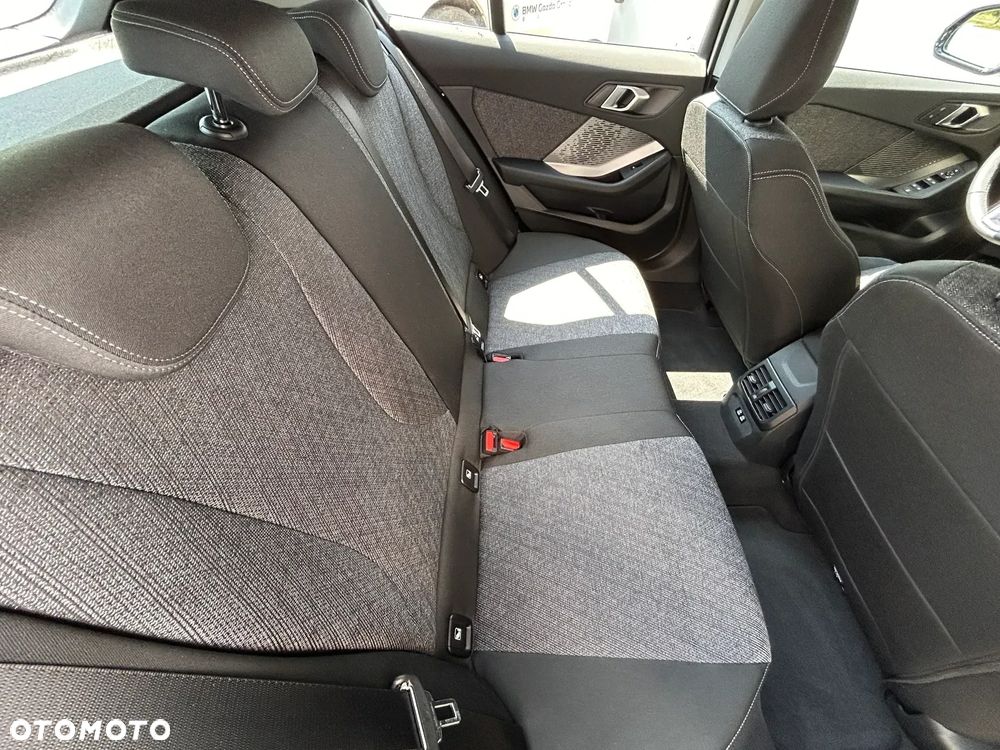 BMW Seria 1 120d mHEV - 21
