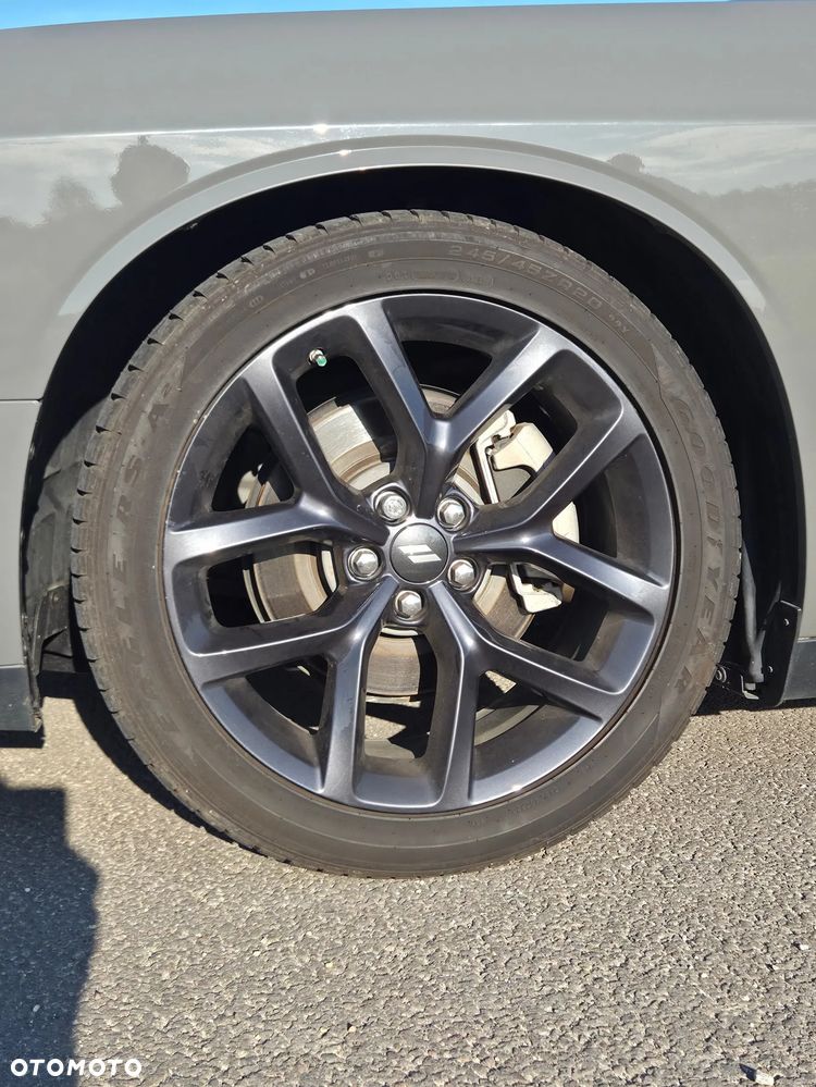 Dodge Challenger - 11