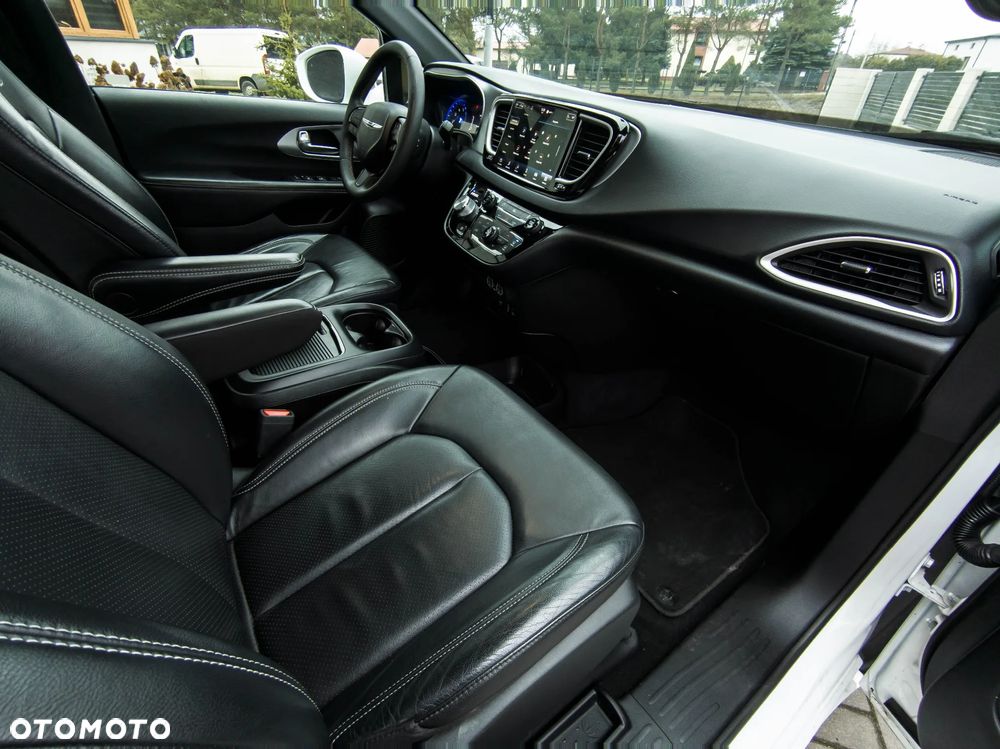 Chrysler Pacifica - 27