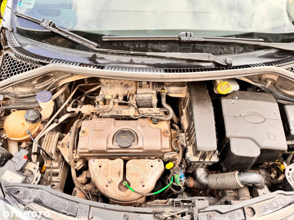 Peugeot 207 1.4 Trendy - 8