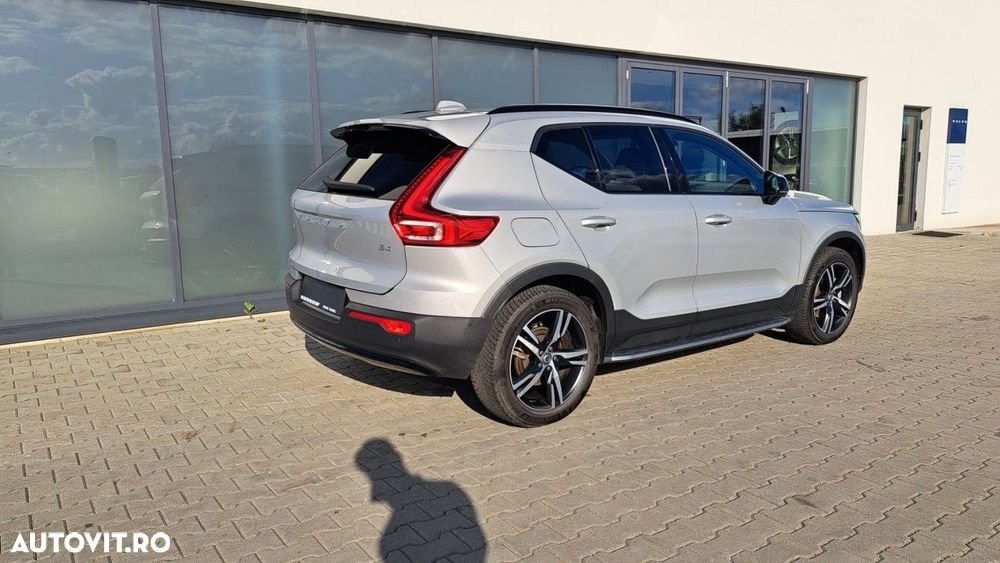 Volvo XC 40 B4 AT FWD MHEV Ultra Dark - 7