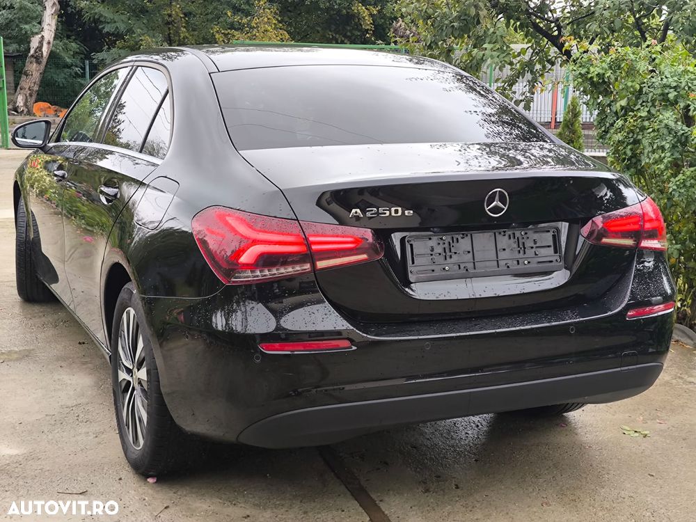Mercedes-Benz A 250 e 8G-DCT Edition 2020 - 6