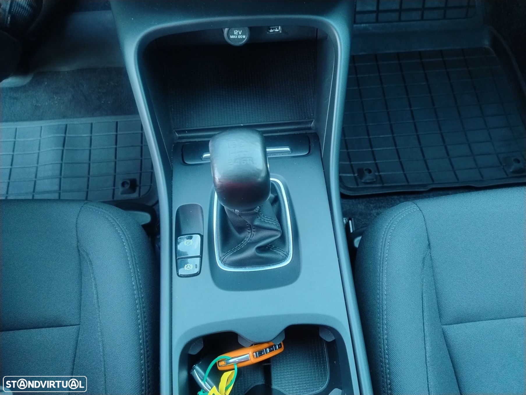 Volvo XC 40 2.0 D3 Momentum - 26
