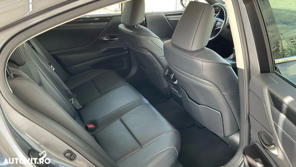 Lexus Seria ES 300h Executive - 17