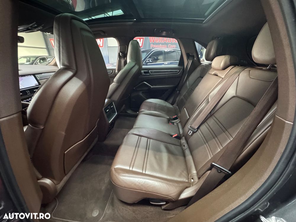 Porsche Cayenne S - 16