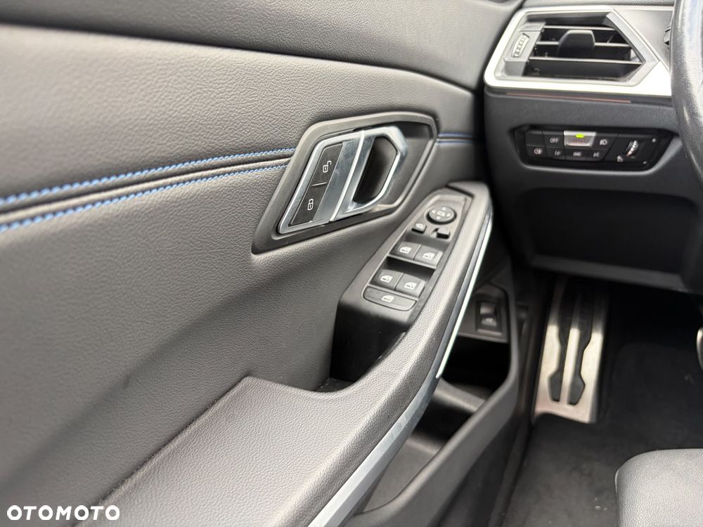 BMW Seria 3 320d xDrive M Sport sport - 37