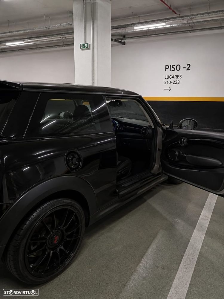 MINI Cabrio John Cooper Works - 4