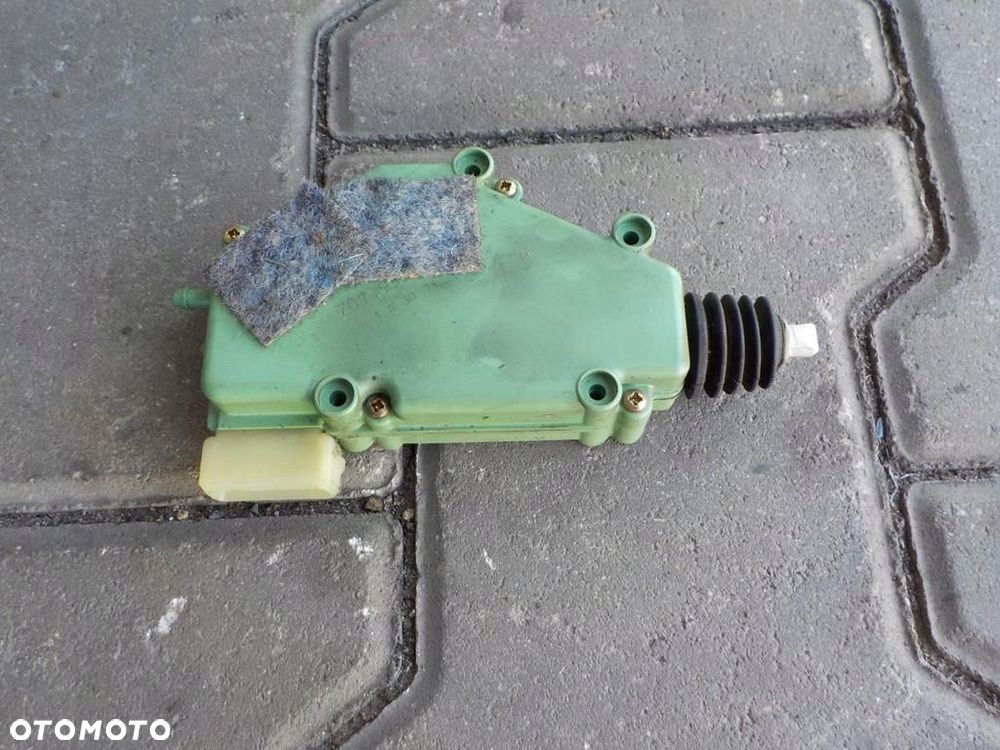 VW T4 SIŁOWNIK CENTRALNEGO ZAMKA 3 PIN - 2