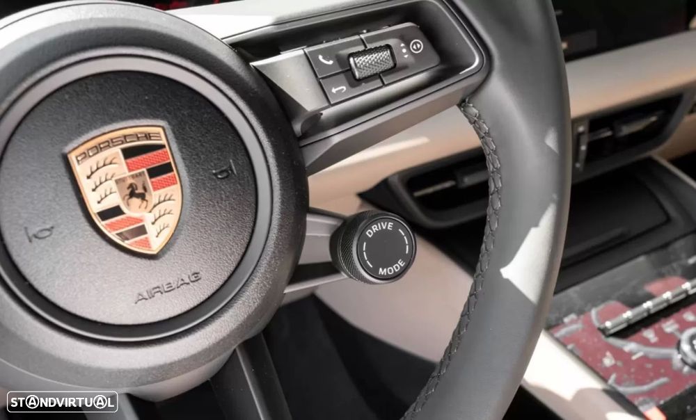 Porsche Macan Electric 4 - 11