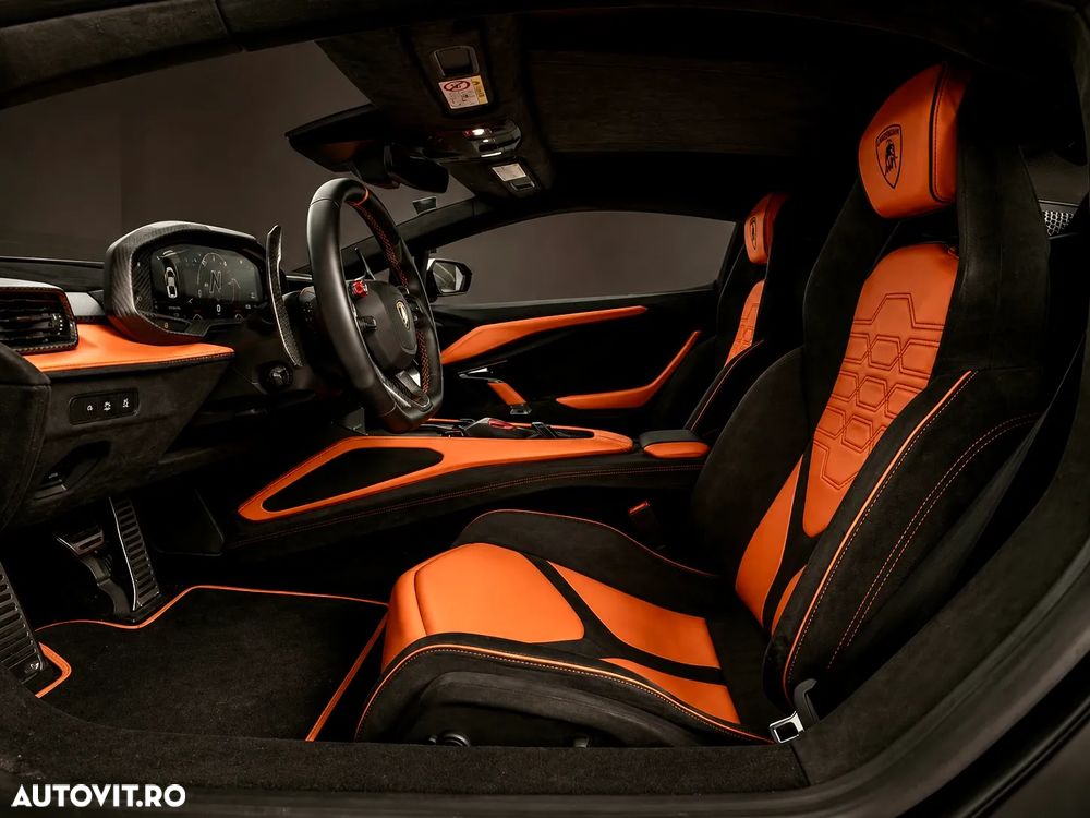Lamborghini Revuelto - 13