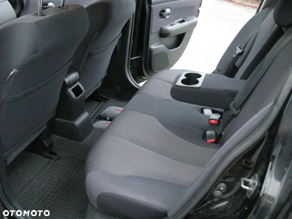 Nissan Tiida - 11