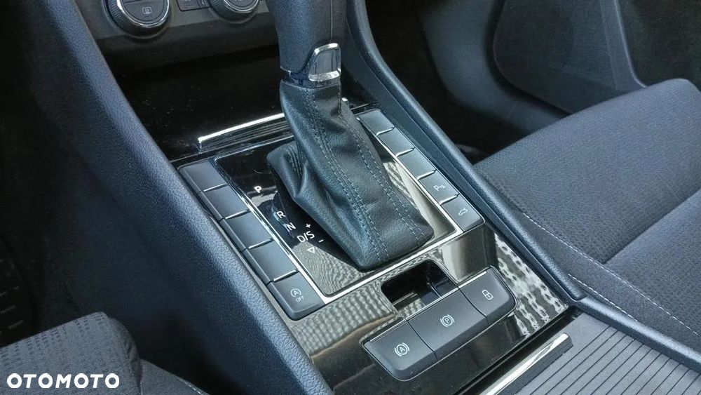 Skoda Superb 2.0 TDI Ambition DSG - 24