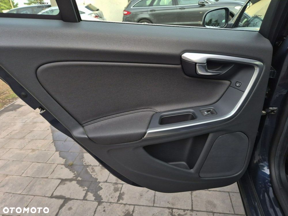 Volvo V60 D3 Geartronic Momentum - 19