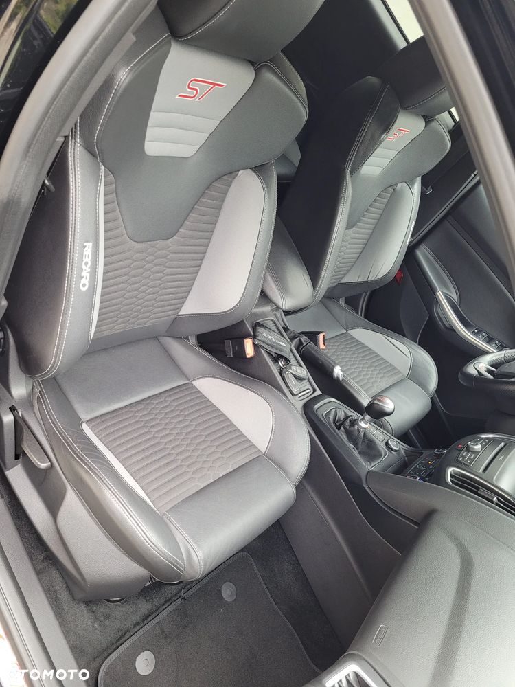 Ford Focus 2.0 TDCi ST mit Leder-Exclusiv-Paket - 17