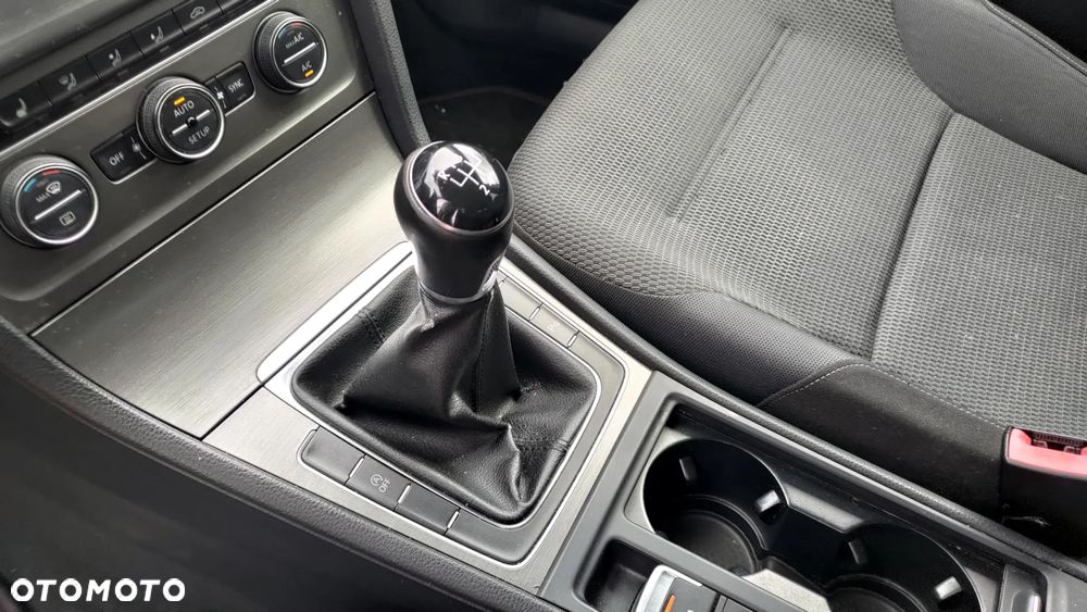 Volkswagen Golf 1.6 TDI BlueMotion Technology Cup - 38