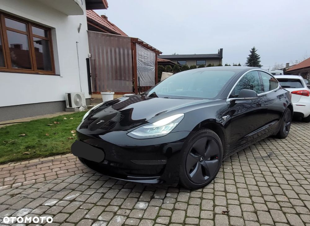 Tesla Model 3 - 1