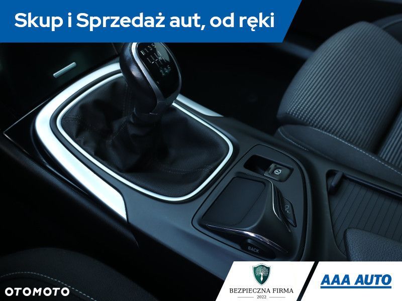 Opel Insignia - 15