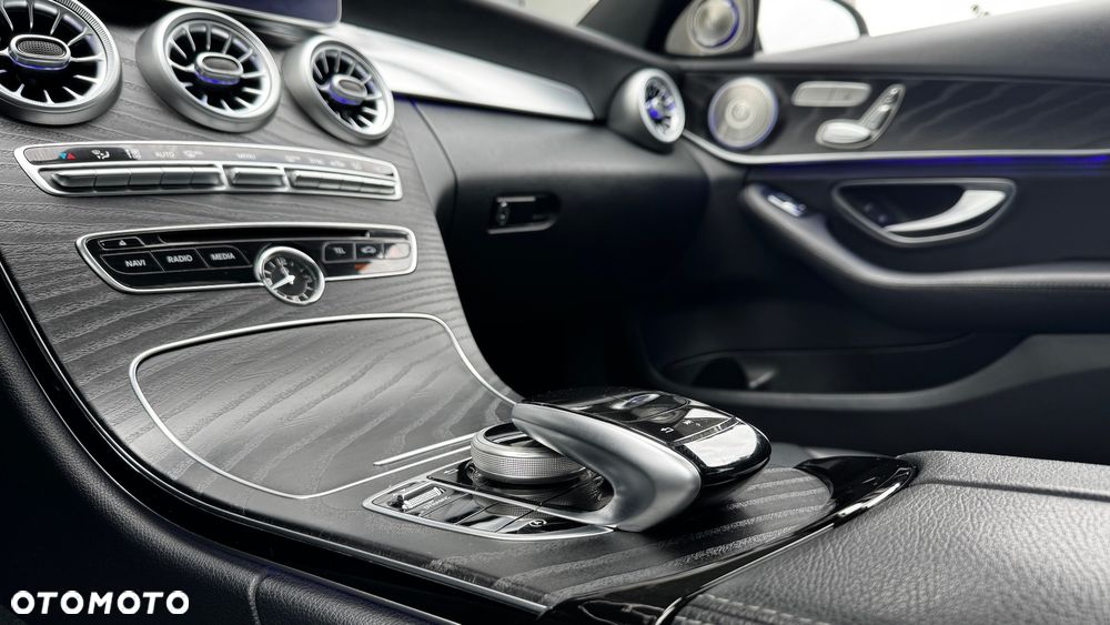Mercedes-Benz Klasa C 300 9G-TRONIC AMG Line - 24