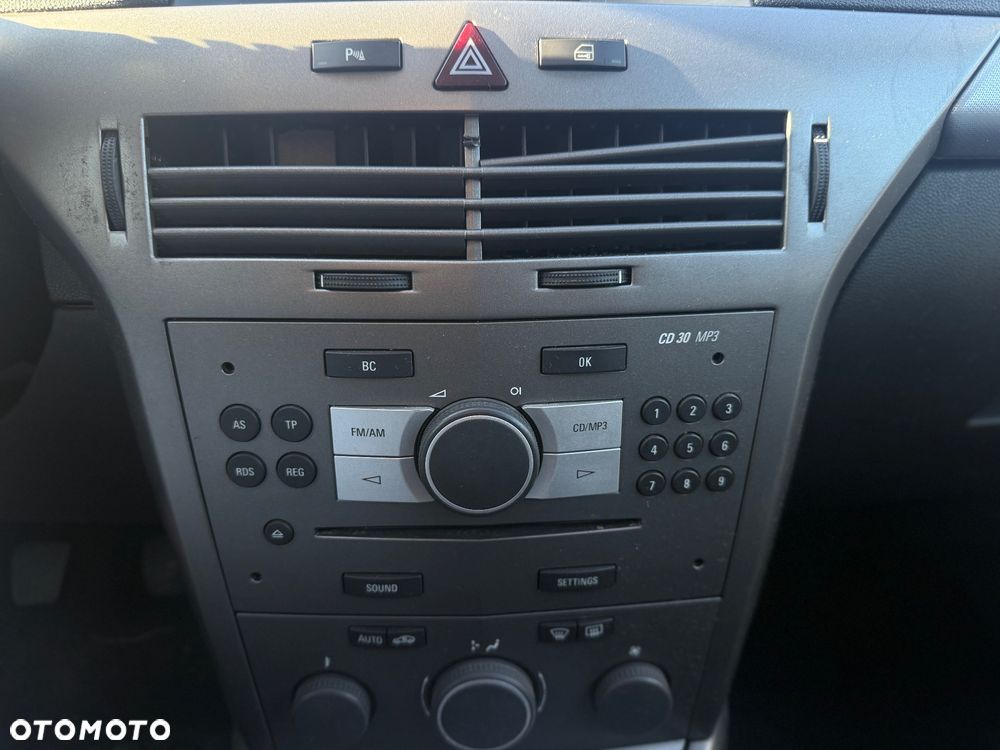 Opel Astra 1.6 Sport - 21