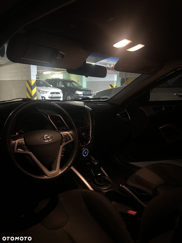 Hyundai Veloster 1.6 GDI Comfort - 28