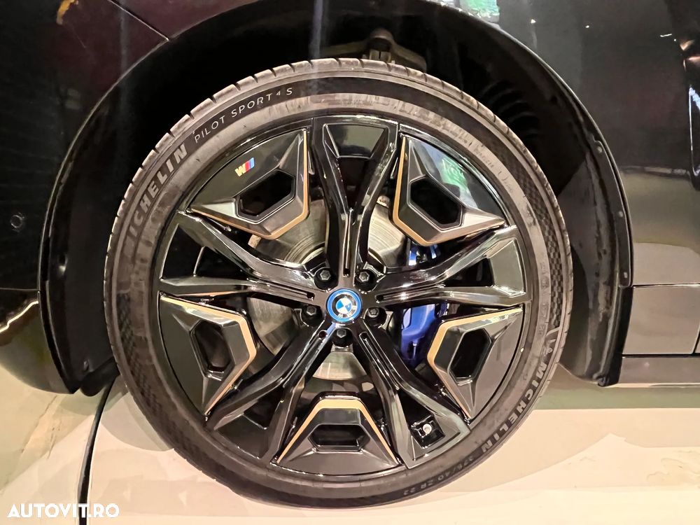 BMW iX - 11