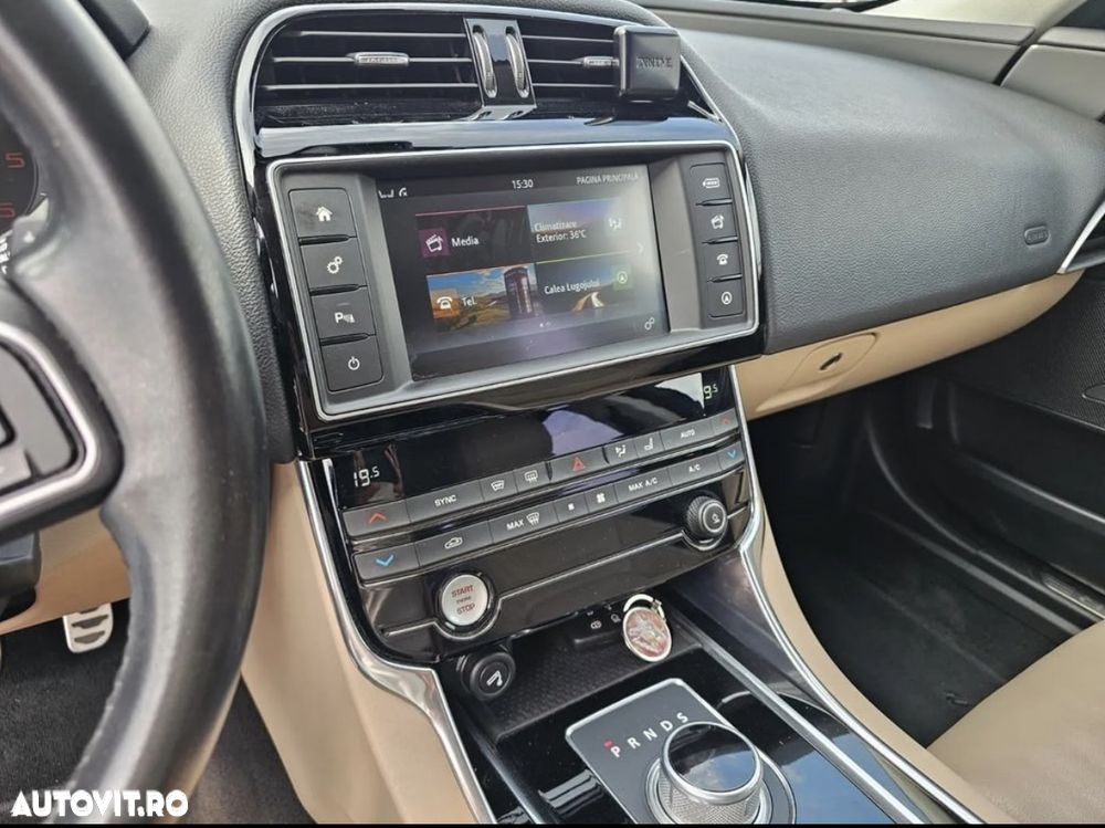 Jaguar XE 2.0 Prestige - 20