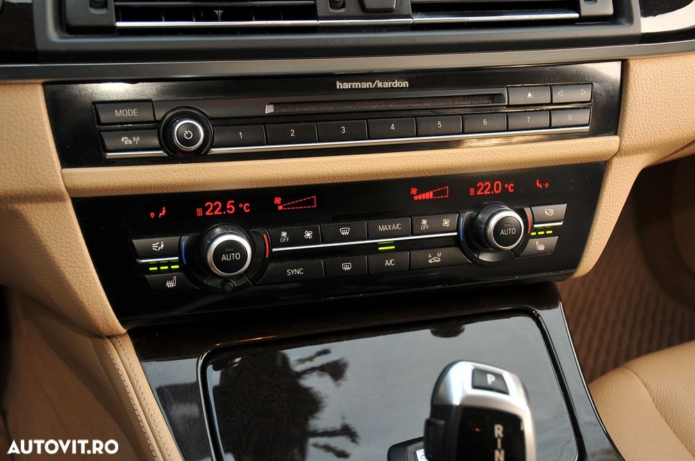 BMW Seria 5 525d xDrive - 14