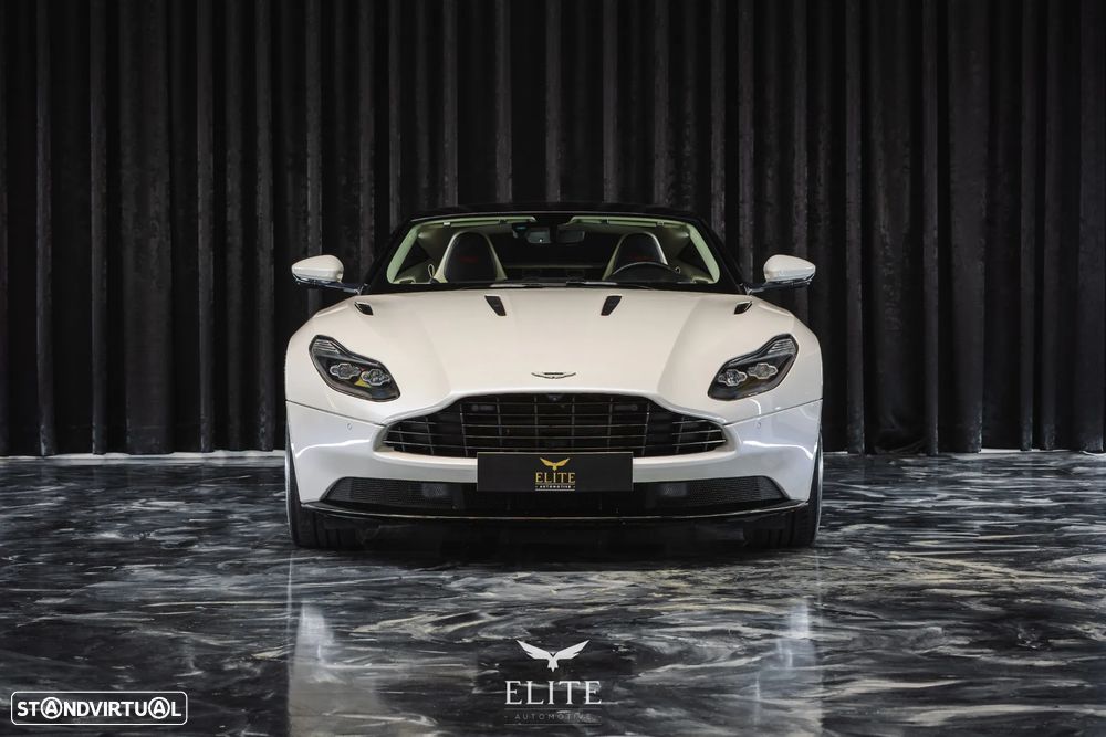 Aston Martin DB11 Coupé V12 Launch Edition - 3