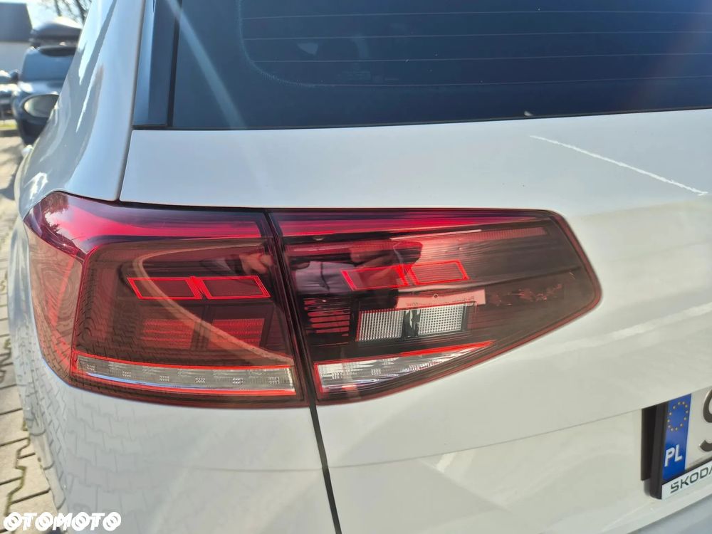 Volkswagen Passat Variant 2.0 TDI EVO Essence DSG - 10