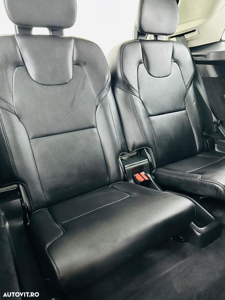 Volvo XC 90 D5 AWD Geartronic Momentum - 22