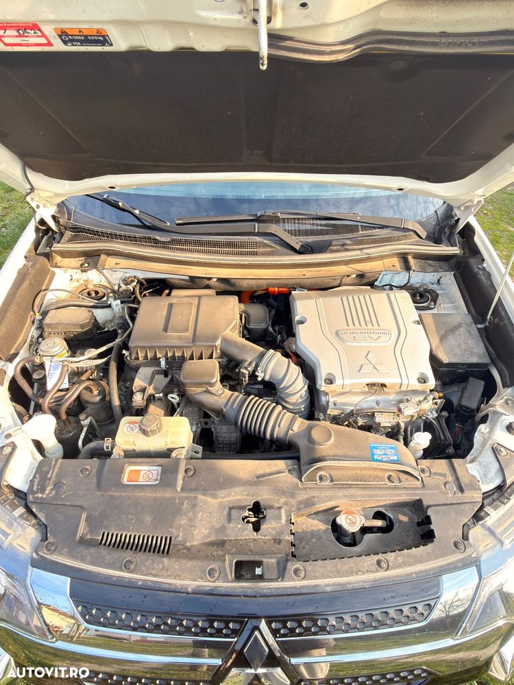 Mitsubishi Outlander 2.4 4WD - 18