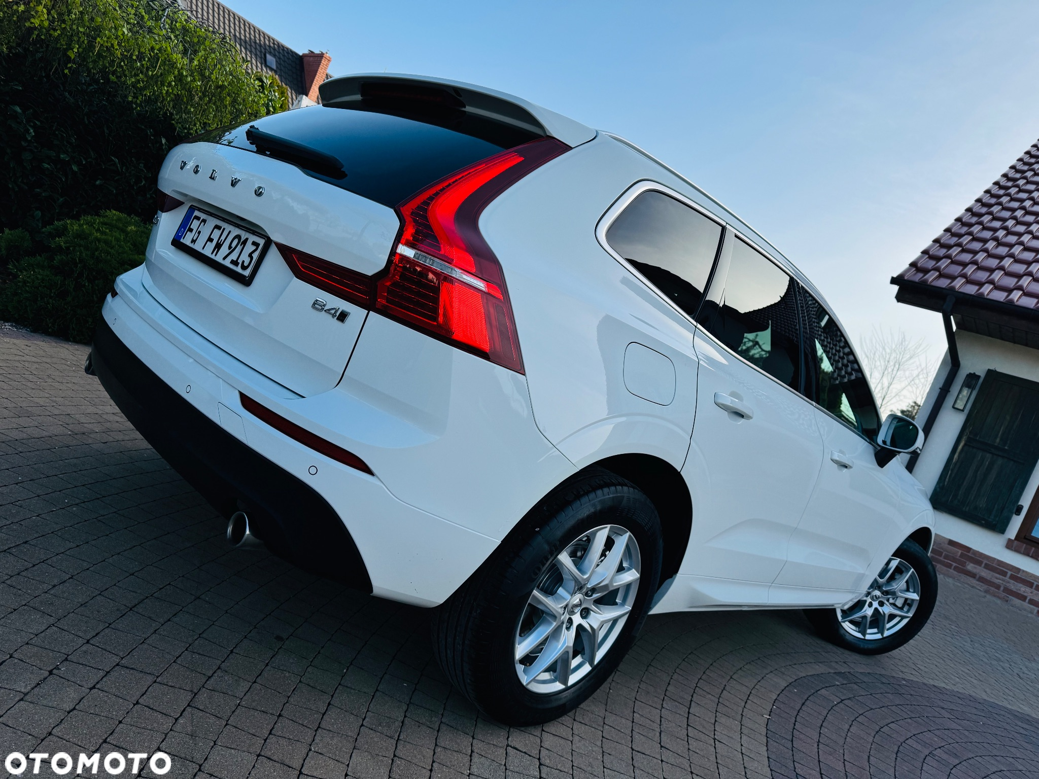 Volvo XC 60 B4 D AWD Geartronic Momentum Pro - 2