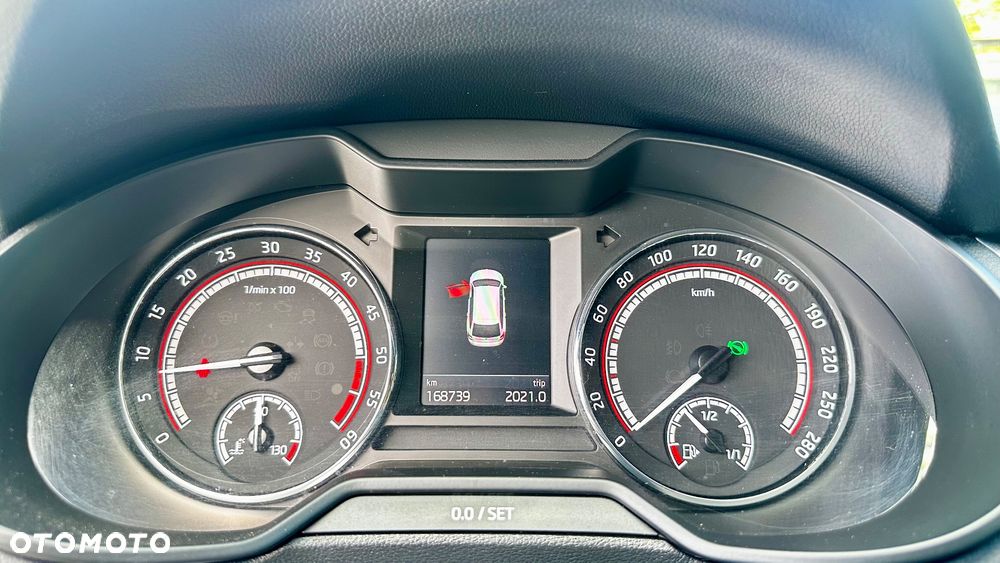 Skoda Octavia 2.0 TDI DSG RS - 21