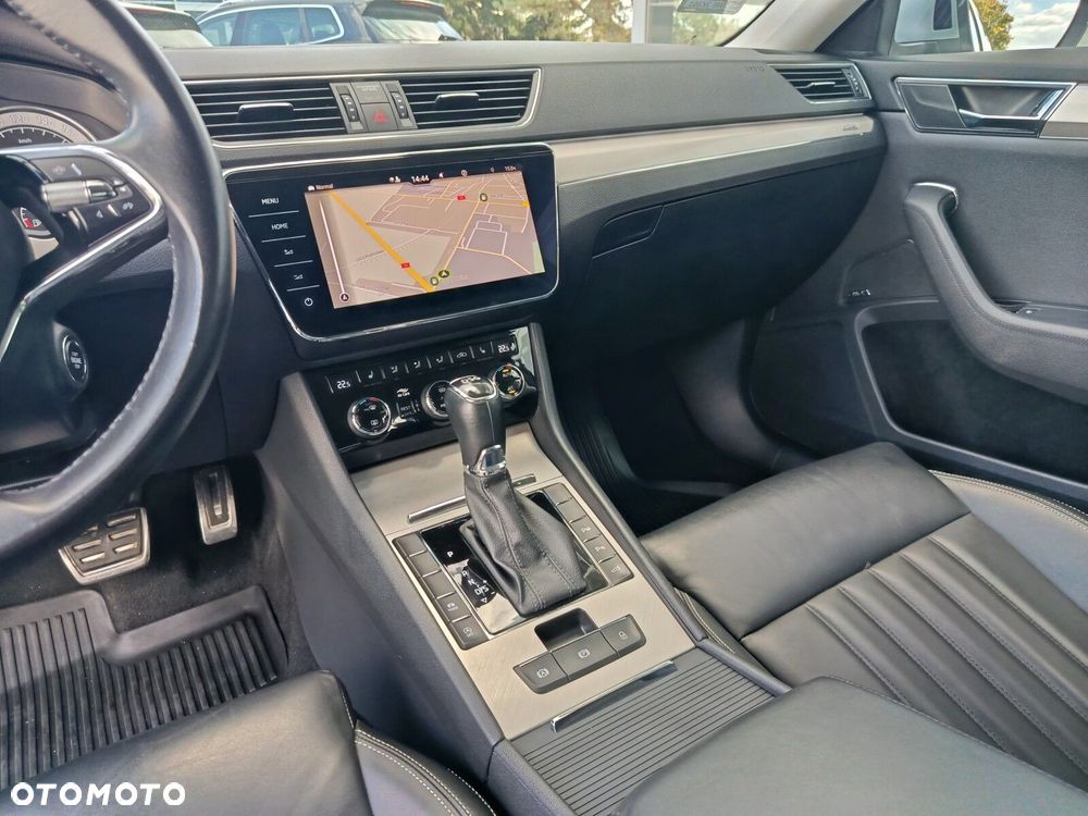 Skoda Superb 2.0 TDI L&K DSG - 19