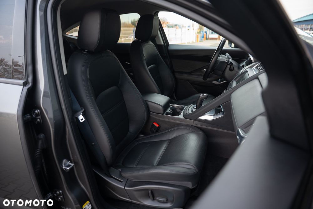 Jaguar E-Pace P200 AWD SE - 25