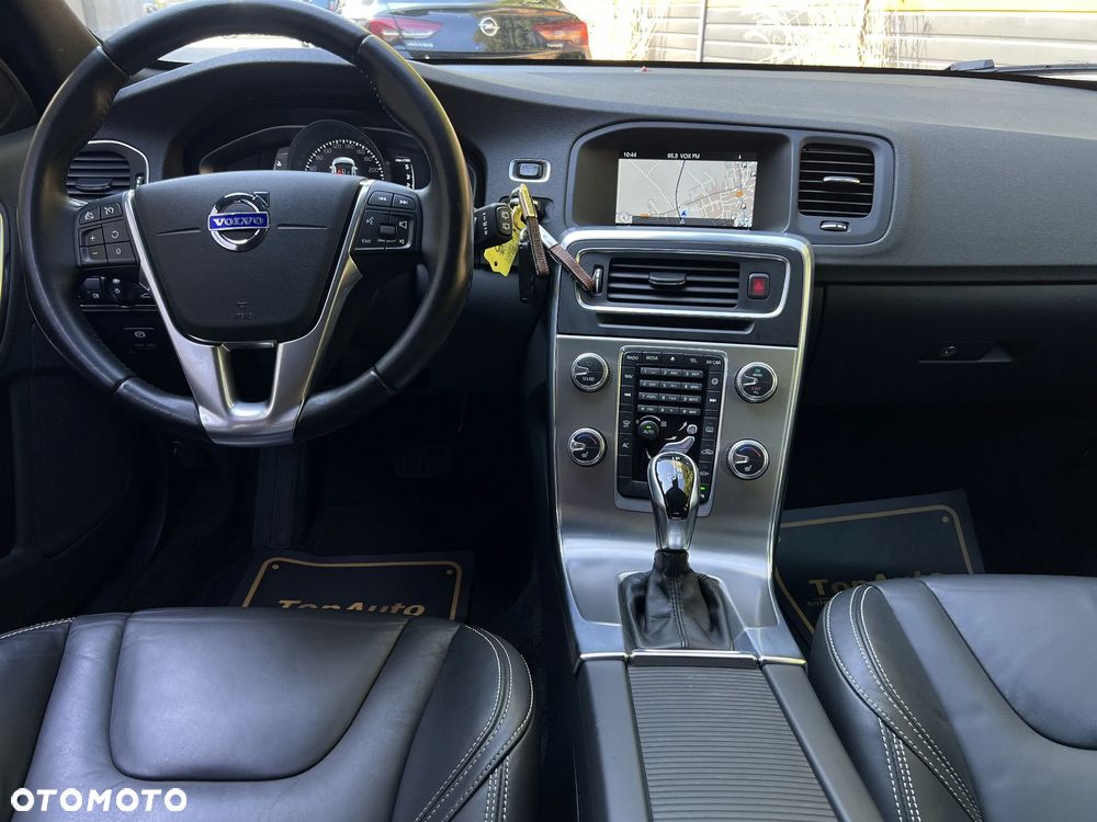 Volvo V60 D4 Geartronic Summum - 25