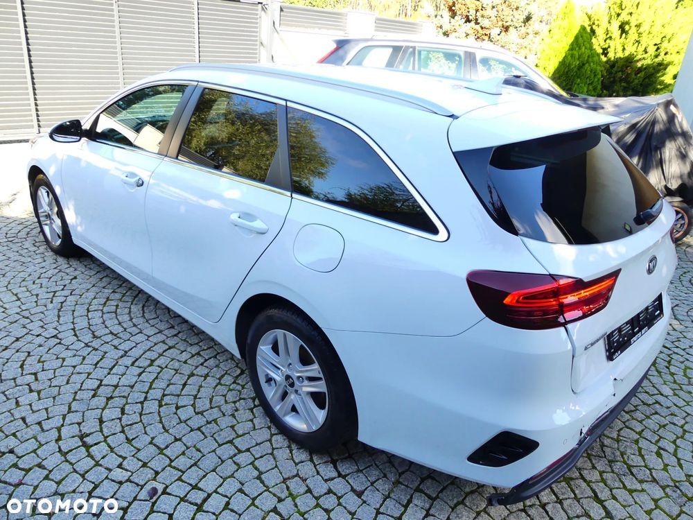Kia Ceed - 10