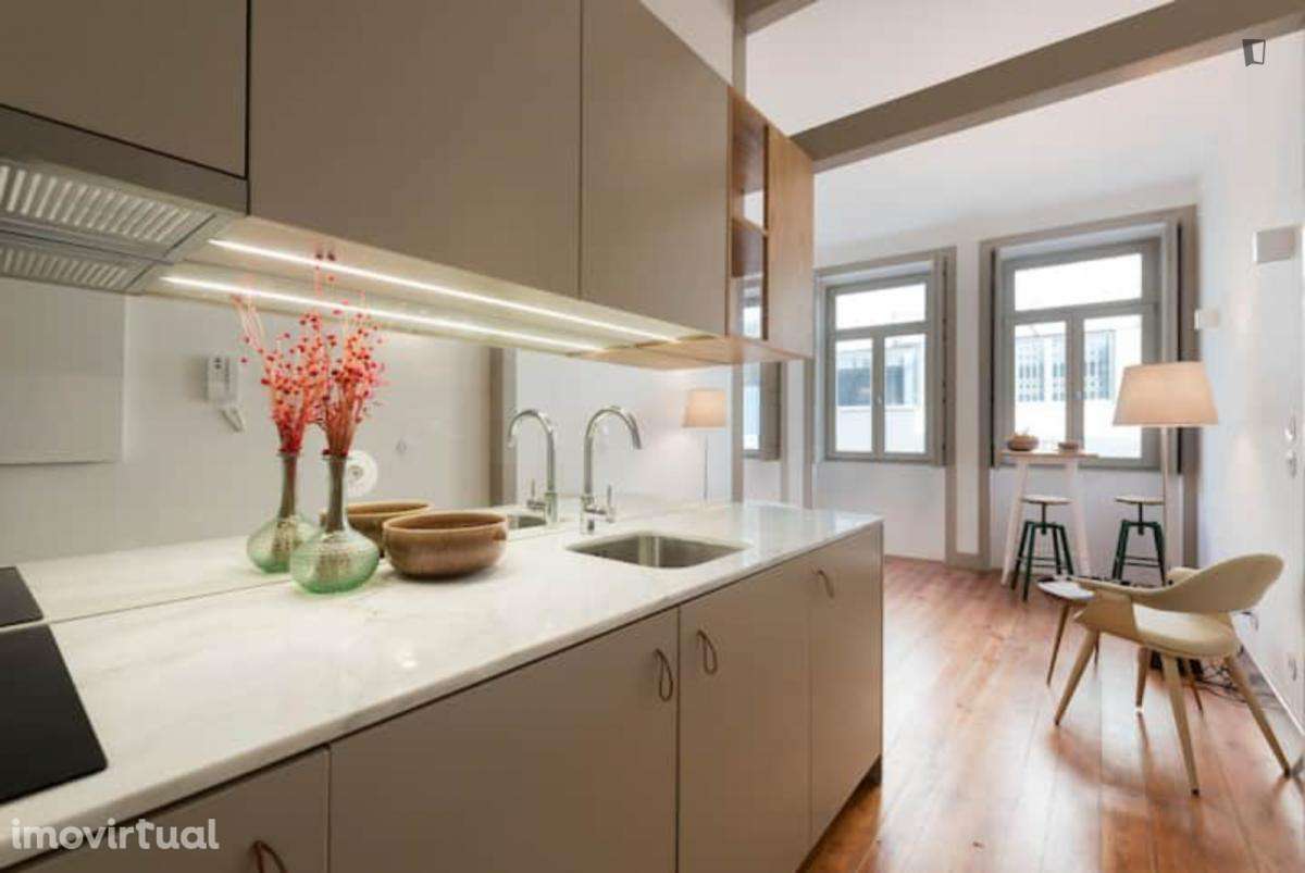 Estúdio - localizado em Santo Ildefonso Porto - Grande imagem: 2/22