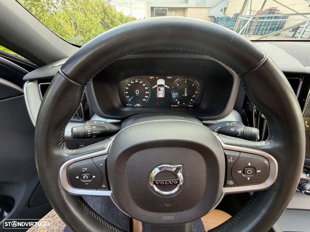 Volvo XC 60 2.0 D4 Momentum Geartronic - 10