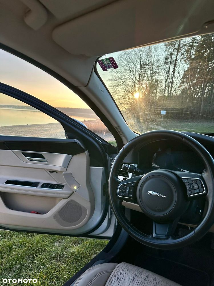 Jaguar XF 3.0 TDV6 Prestige - 11